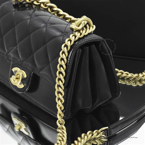 chanel flap bag logo